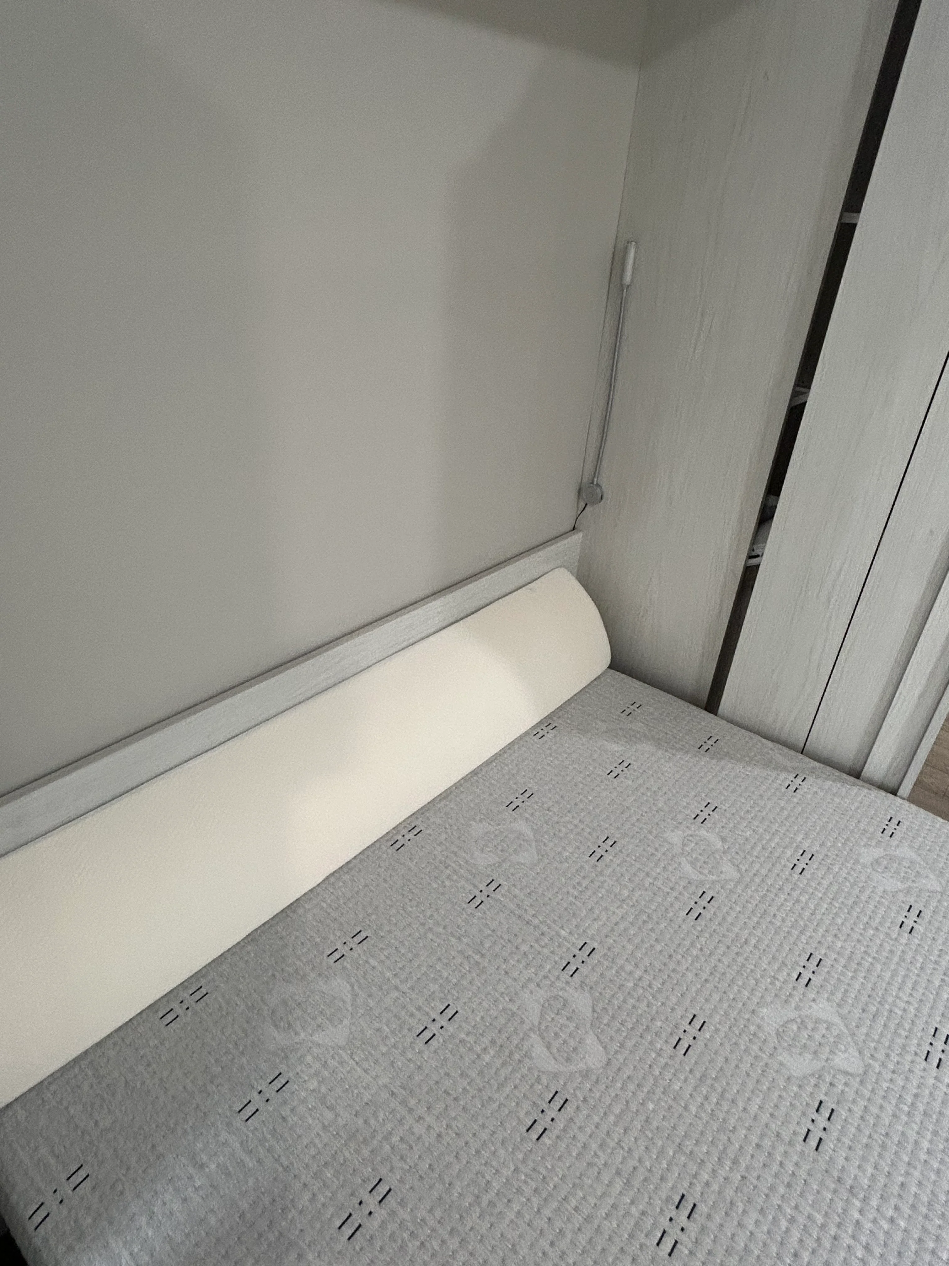 Murphy Bed Depot Wedge Pillow - Image 3